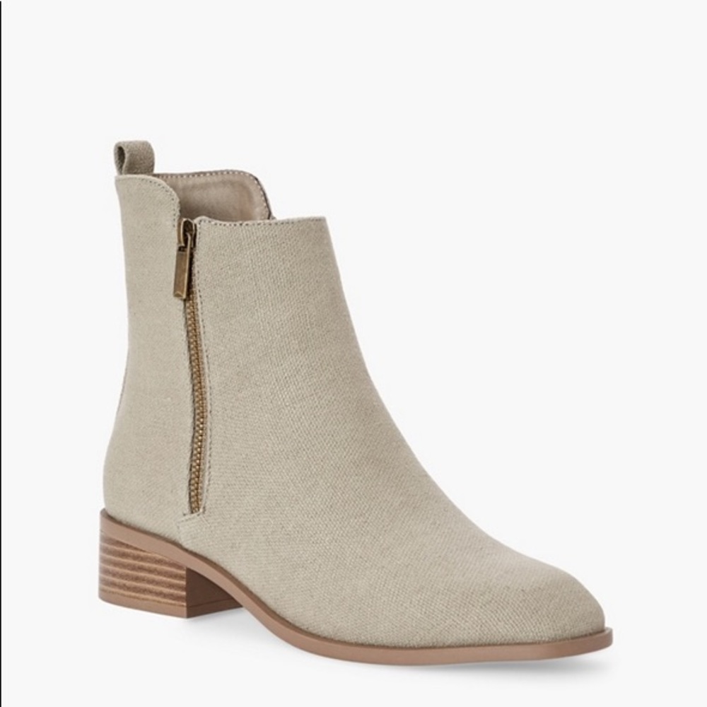 Diya ankle bootie